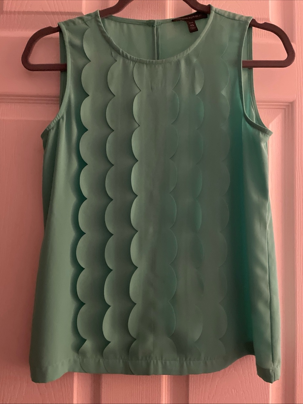 Banana Republic Mint Green Scallop Front Sleeveless Tank